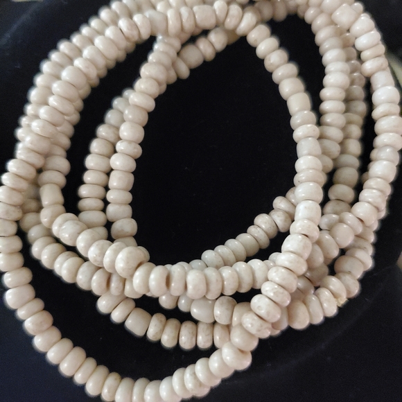 OATMEAL COLORED BEADED 5-PIECE BRACELET SET - Picture 5 of 8